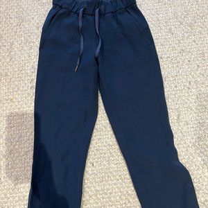 Lululemon cropped on the fly woven pants-size 0